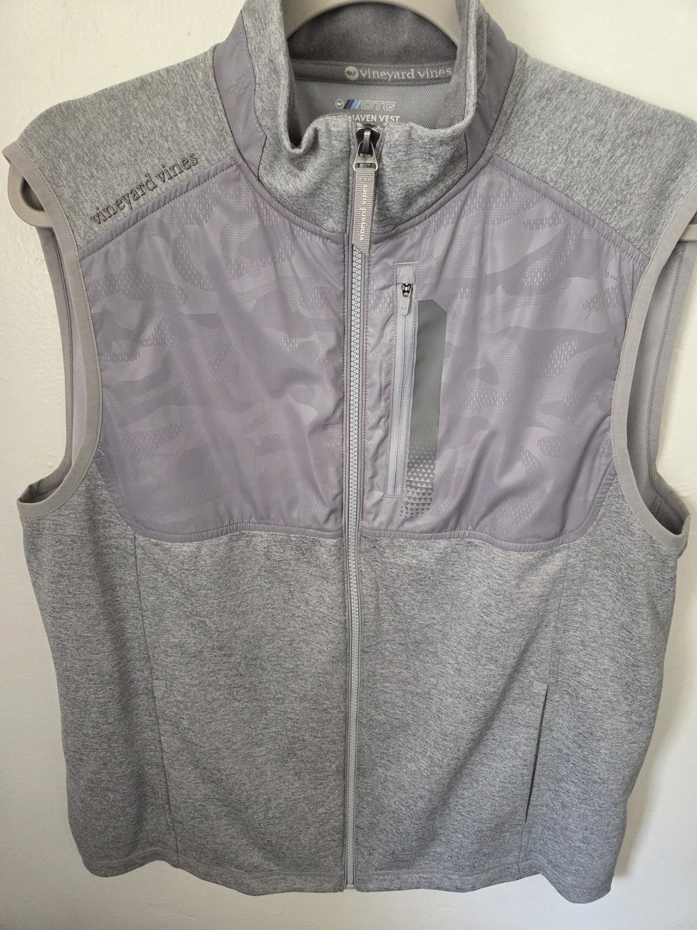 Vineyard Vines Men’s Gray Performance Zip Vest